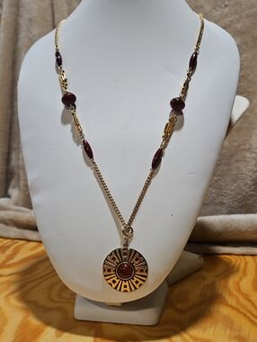 Sarah Coventry Gold Tone Necklace with Brown Accents